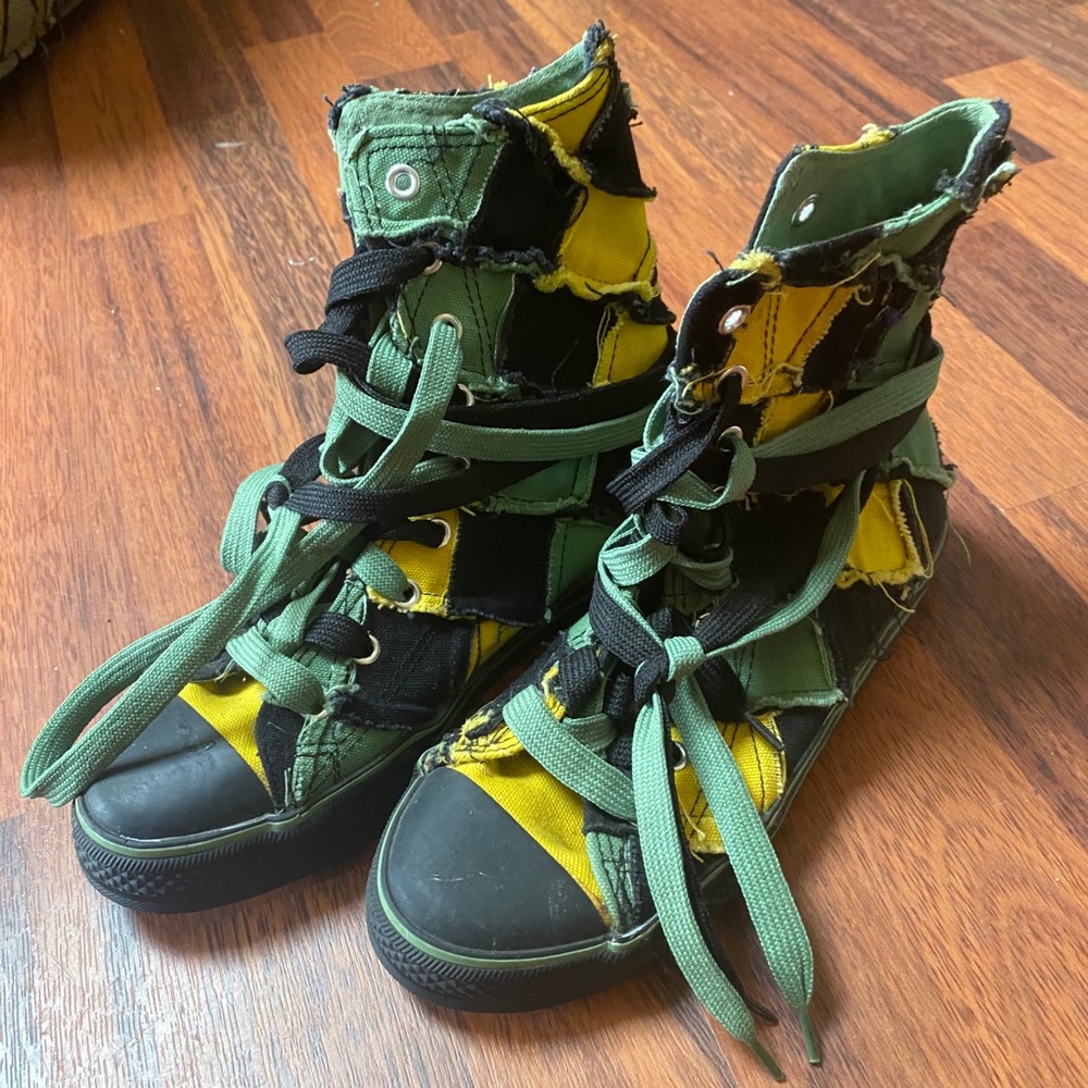 VINTAGE CONVERSE HIGH TOPS